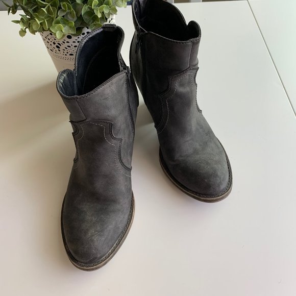 BKE Unity Ankle Boots Western Embroidered Gray - Picture 3 of 10